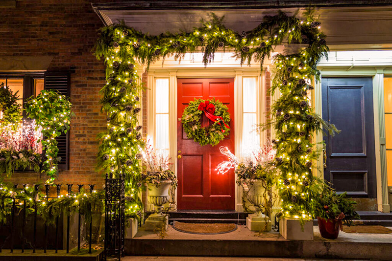 Luminous glow of Christmas lights Picture