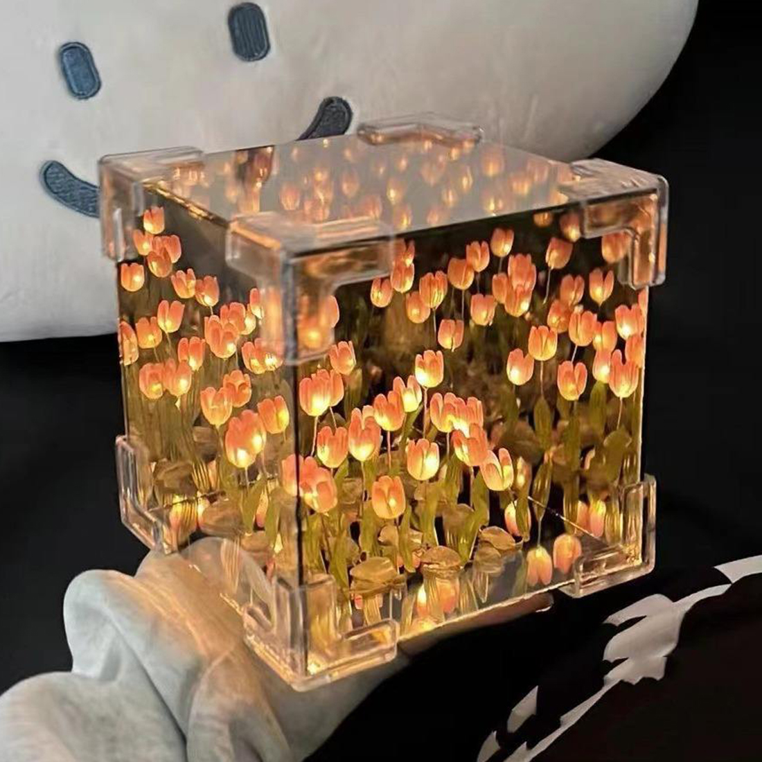 DIY Tulip Cube Mirror Lamp Picture