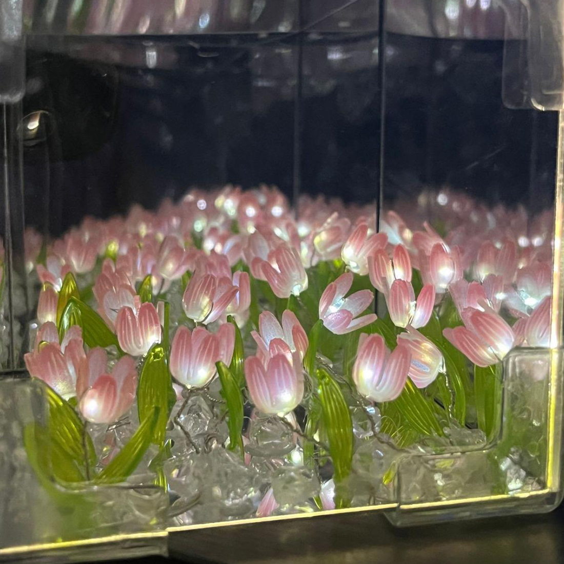 DIY Tulip Cube Mirror Lamp Picture